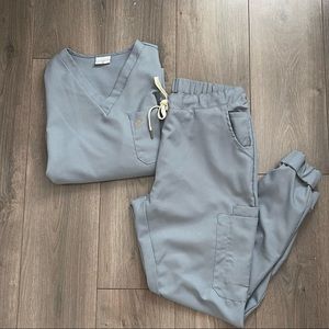 Luuna scrubs set